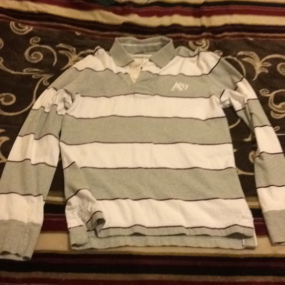 Barley worn aeropostal long sleeve shirt. - Picture 1 of 2
